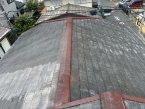 さいたま市見沼区にて屋根修理〈アパートコロニアル屋根の塗装工事〉 施工前