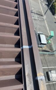 さいたま市大宮区にて屋根修理〈折半トタン屋根の補修工事〉 施工前